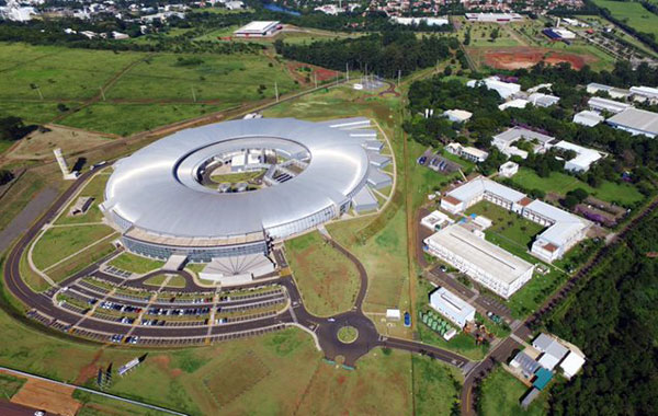 CNPEM - Centro Nacional de Pesquisa em Energia e Materiais - Imagem aérea com destaque ao acelerador de partículas Sirius