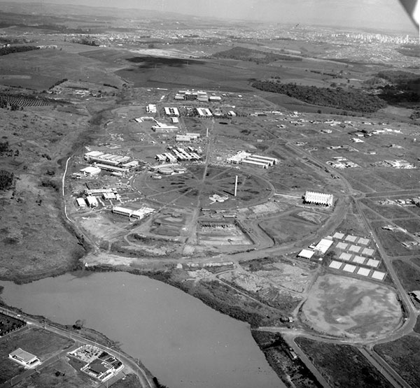 Vista aérea do Campus da Universidade Estadual de Campinas em 1976. - Crédito: Acervo SIARQ/UNICAMP.